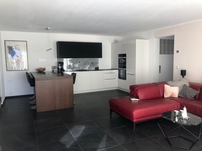 Neubau AV1030 weiß Kst. glänzend