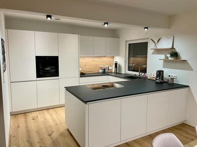 Neubau AV2135-GL kristallweiss Mattlack