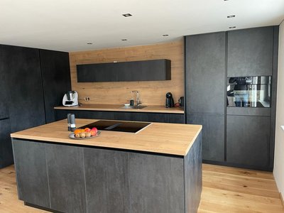 Neubau Comet GL-schwarz Spachtelbeton
