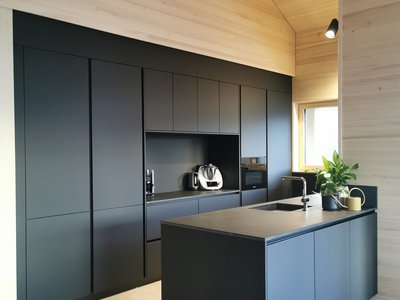 Neubau AV2035-GL schwarz Mattlack