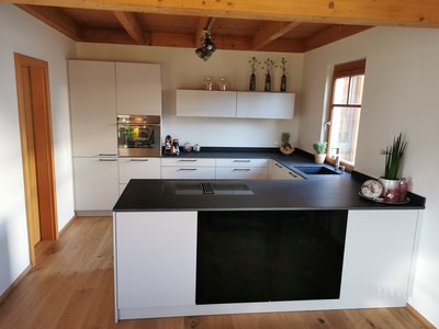 Neubau AV2035 satin Mattlack